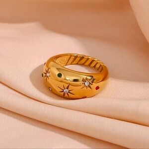 NWOT Dome Shaped Luxury Zircon Ring in Gold